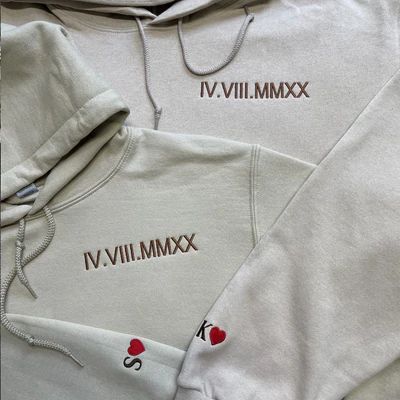 couple hoodie bestickt römisches datum